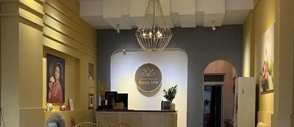 峴港 Bana SPA的 溫馨的 大廳與 接待櫃檯