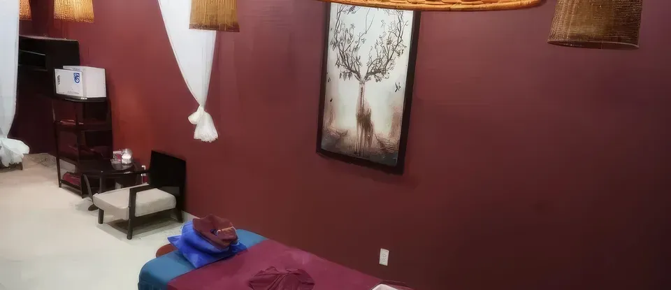 按摩 放置的 床與 椅子