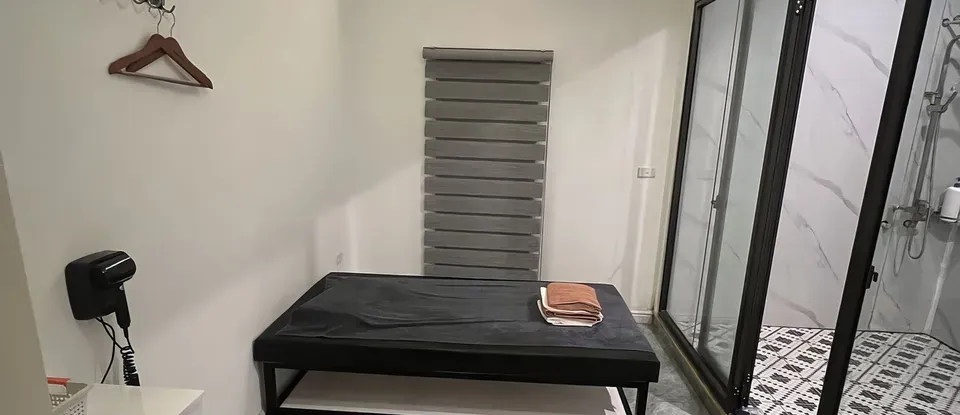 按摩 床與 淋浴間 SPA 房