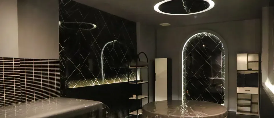 拱形 設有入口的 SPA