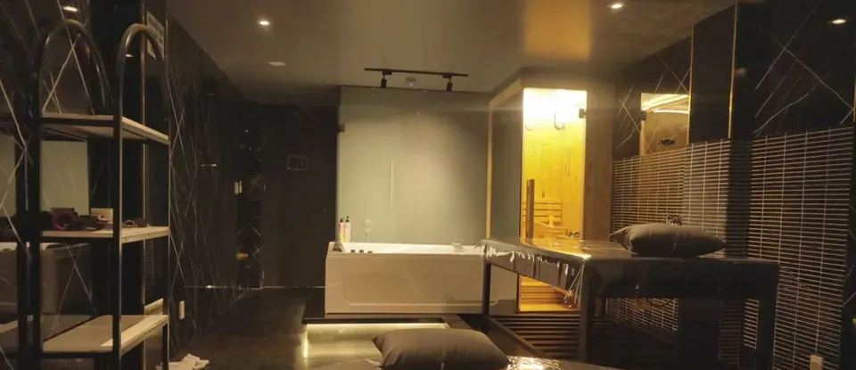 桑拿與 設有浴缸的 SPA