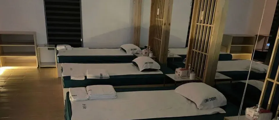 並排 放置的 按摩