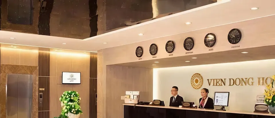 Vien Dong 飯店 大廳的 接待櫃檯 全景