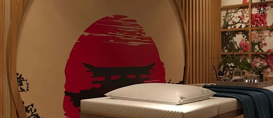 東方風 畫作 前的 按摩床