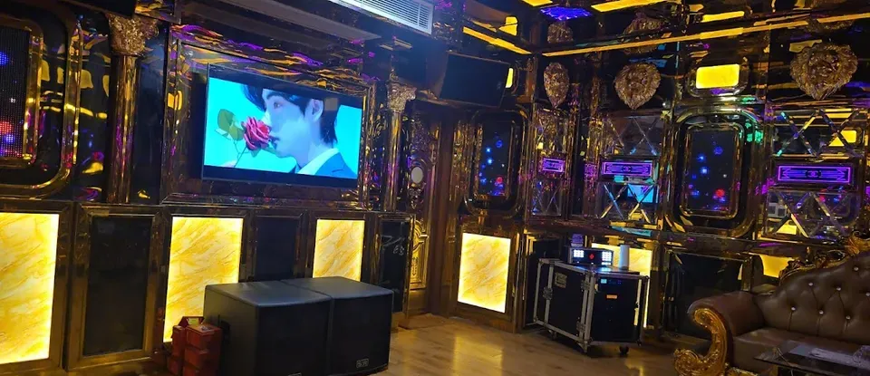 高級感十足的 室內裝潢的 大型 房內