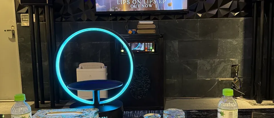 最新式 KTV 設備與 圓形 燈光 室內裝潢