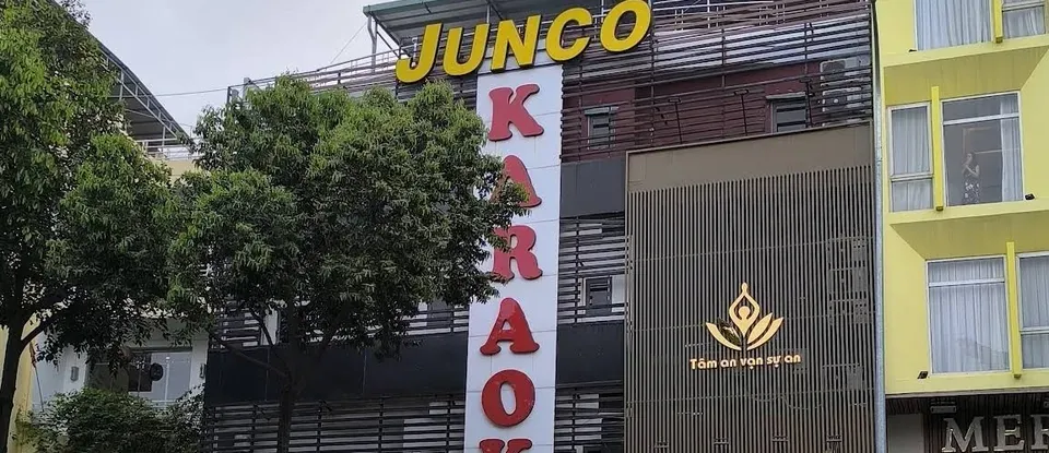 位於 Junco KTV 建築 外觀