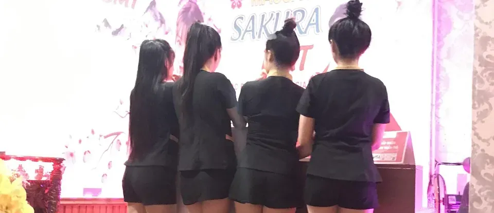 黑色 衣物 工作人員