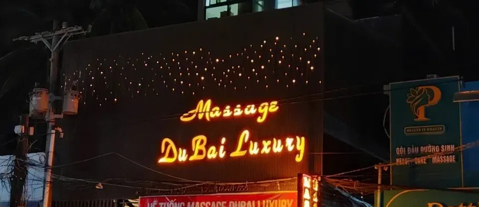 Dubai Luxury 按摩 夜間 外觀